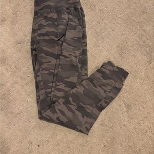 Zyia Camo Unwind Joggers Large